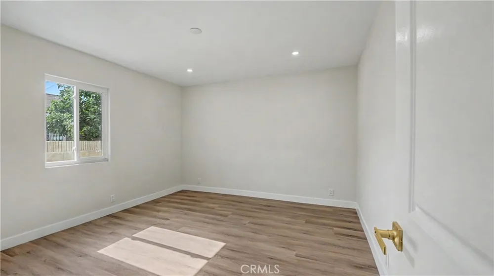1933 W 43rd Place Los Angeles, CA 90062