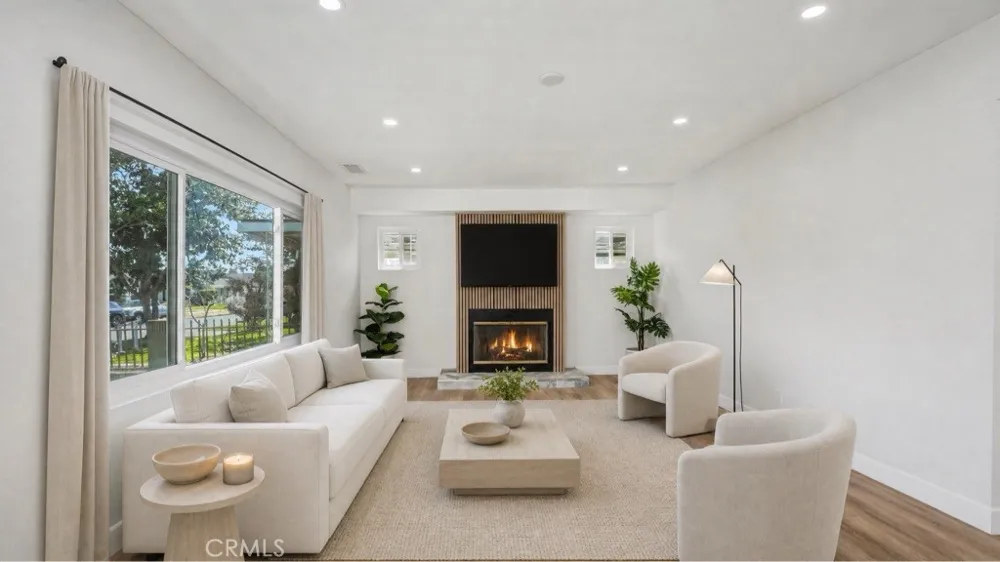 1933 W 43rd Place Los Angeles, CA 90062