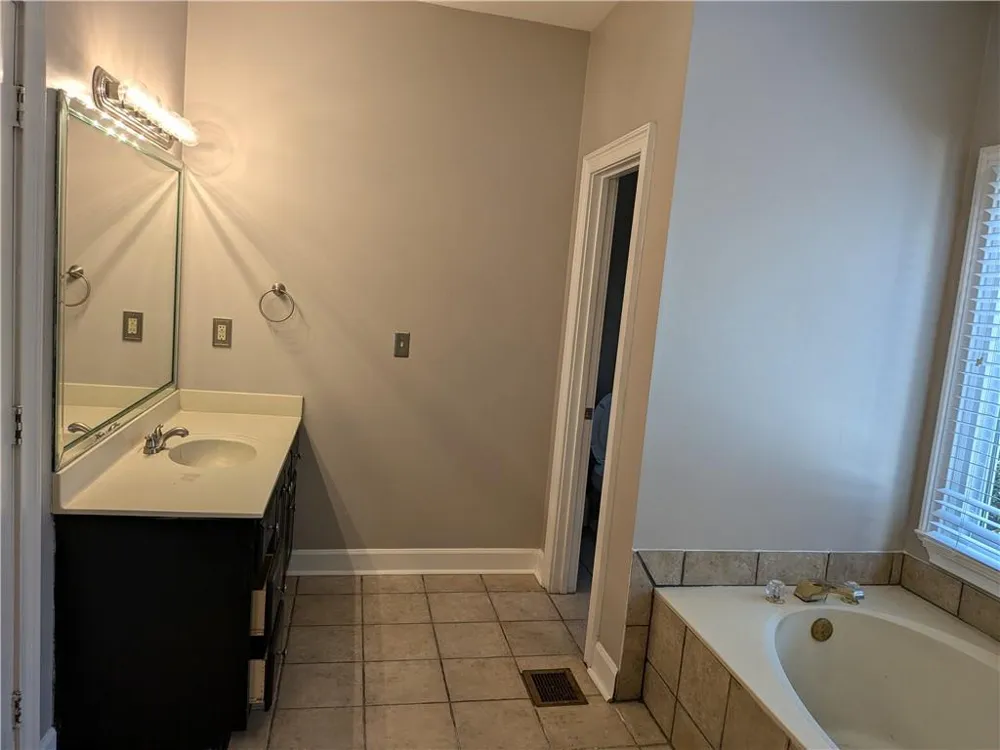 4401 Riverlake Way Snellville, GA 30039