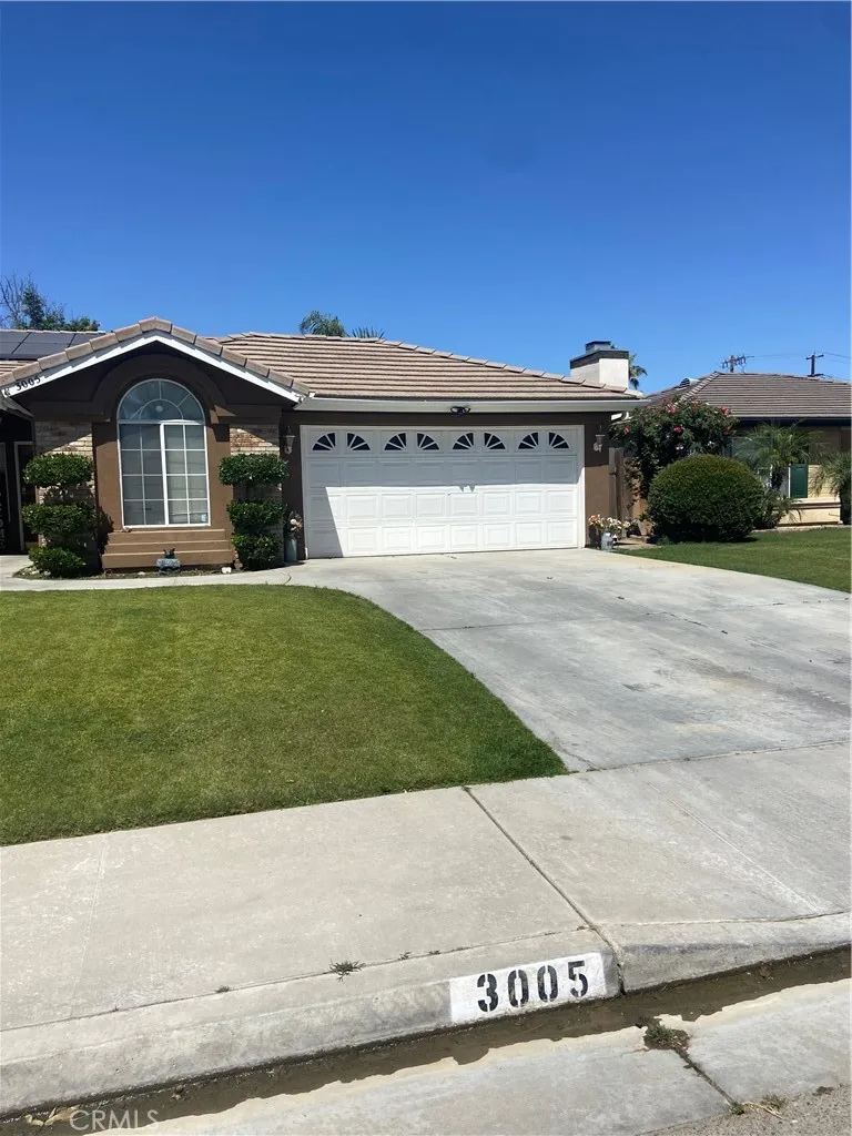 3005 Green Mountain Bakersfield, CA 93312