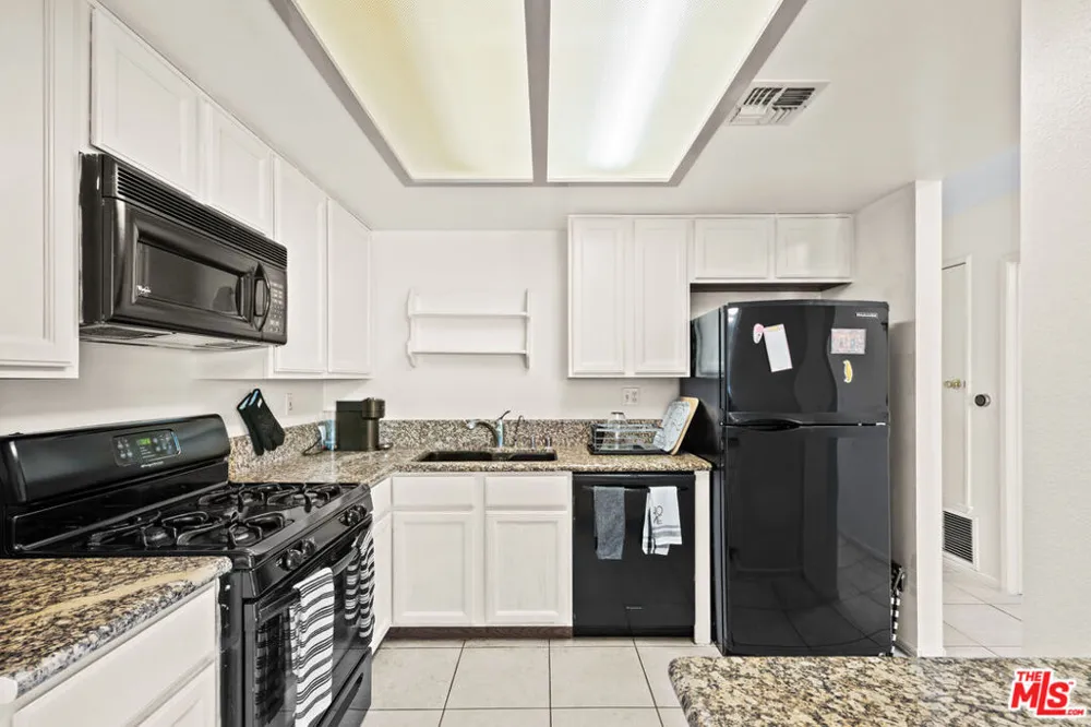 15615 Crestview Lane #82 Granada Hills, CA 91344
