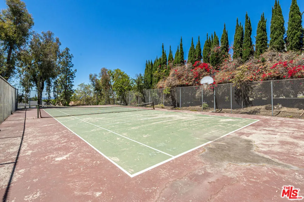 15615 Crestview Lane #82 Granada Hills, CA 91344
