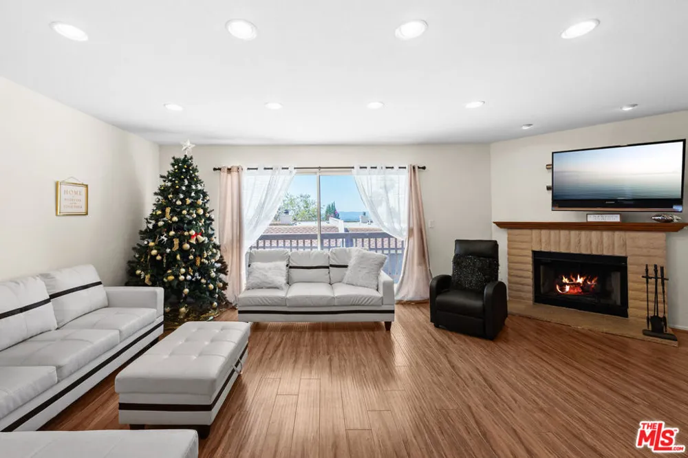 15615 Crestview Lane #82 Granada Hills, CA 91344