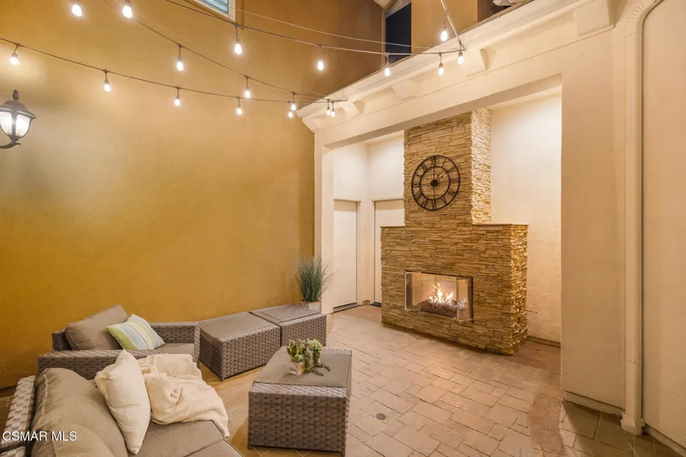 13268 Red Bird Court Moorpark, CA 93021