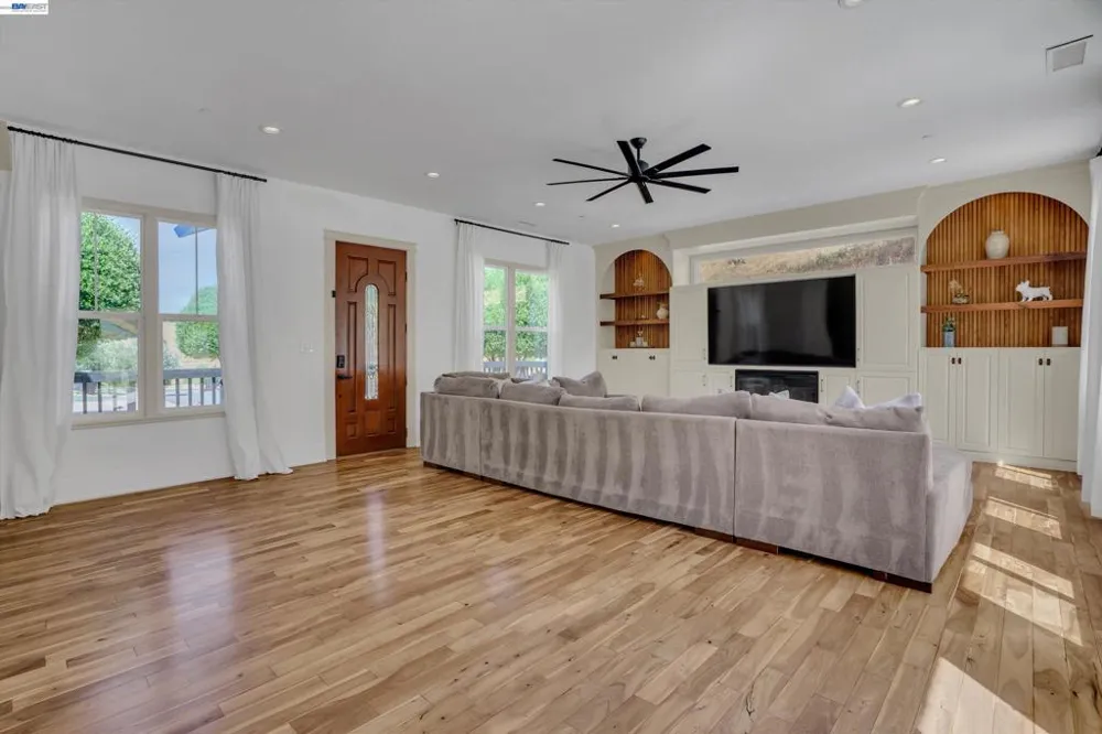 16800 Marsh Creek Rd Clayton, CA 94517