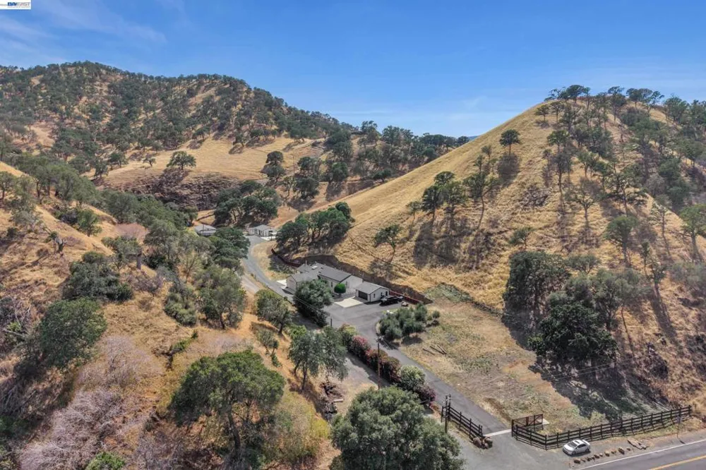 16800 Marsh Creek Rd Clayton, CA 94517
