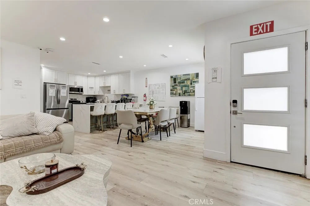 6206 Camellia North Hollywood, CA 91606