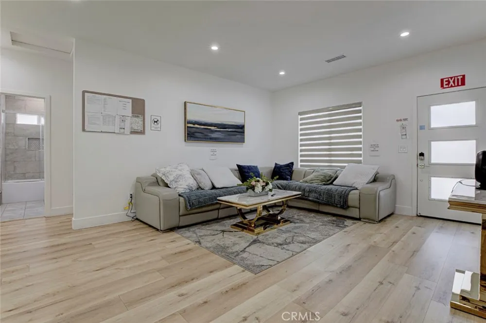 6206 Camellia North Hollywood, CA 91606
