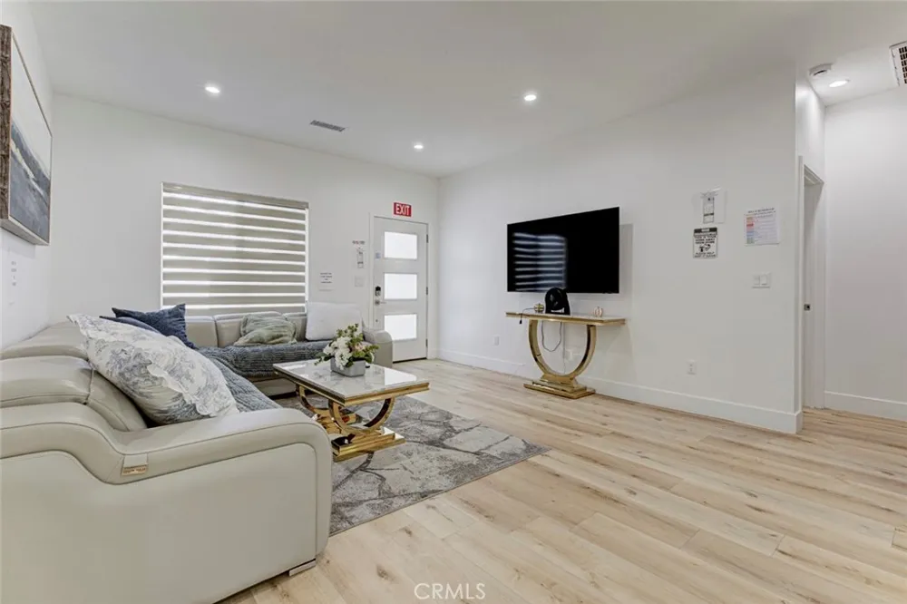 6206 Camellia North Hollywood, CA 91606