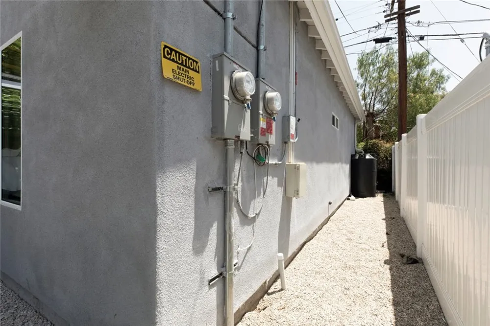 6206 Camellia North Hollywood, CA 91606
