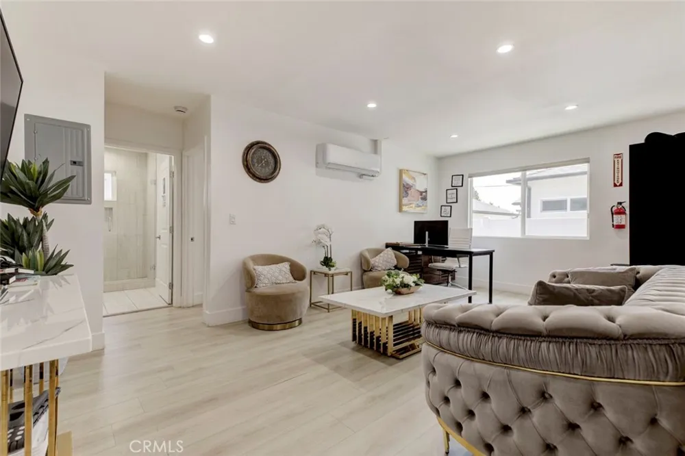 6206 Camellia North Hollywood, CA 91606