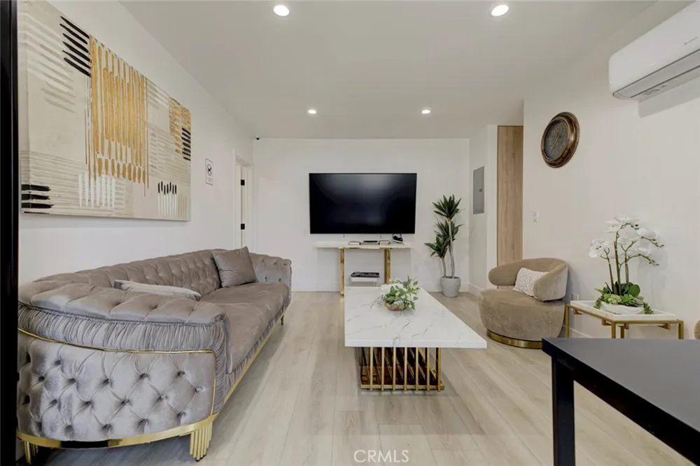 6206 Camellia North Hollywood, CA 91606