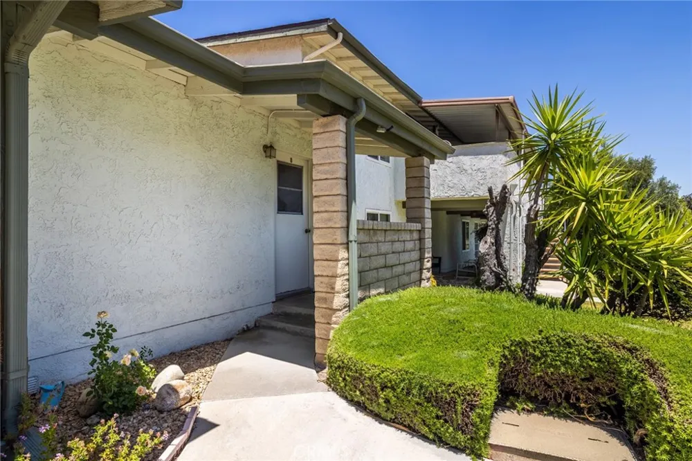 19716 Avenue Of The Oaks Newhall, CA 91321