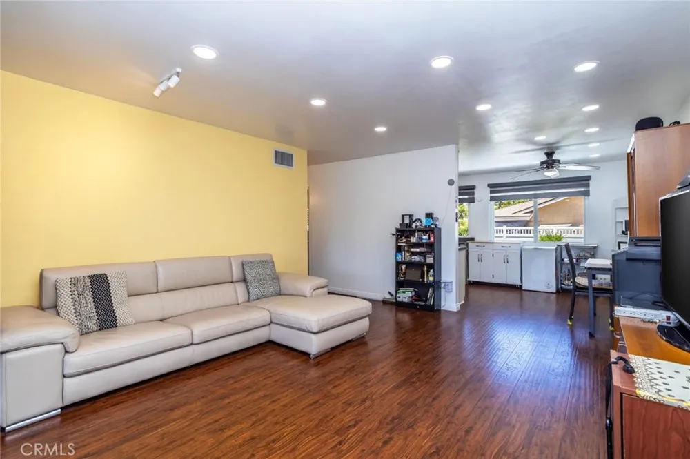 19716 Avenue Of The Oaks Newhall, CA 91321