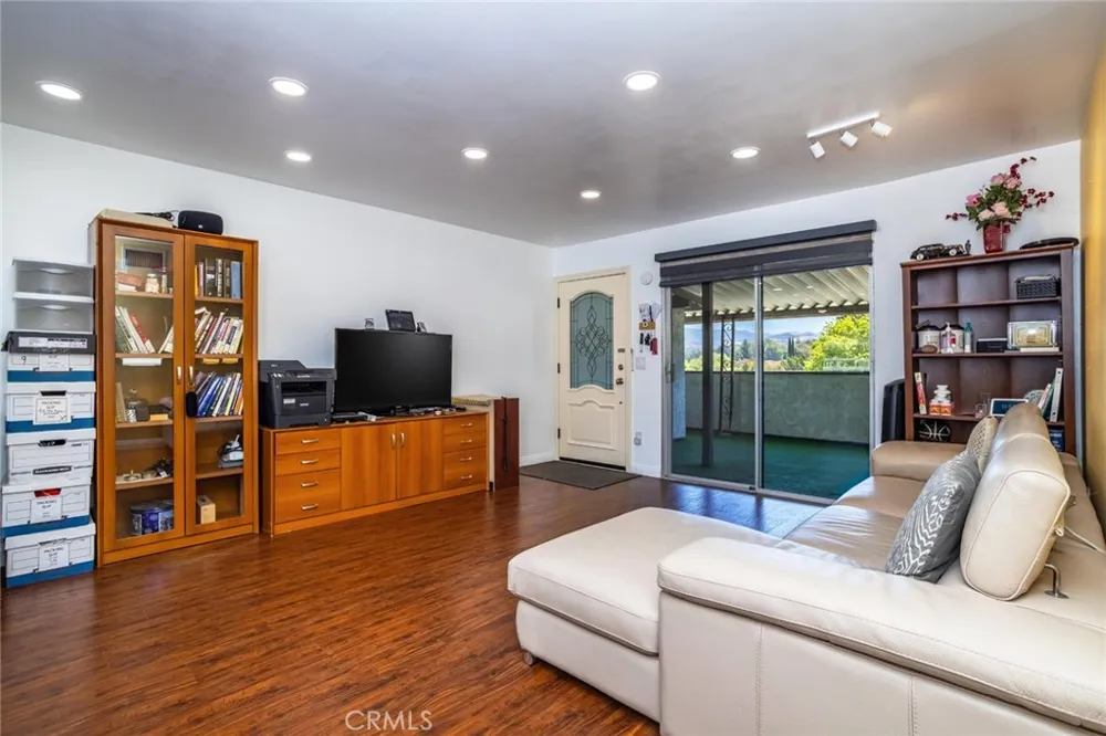 19716 Avenue Of The Oaks Newhall, CA 91321