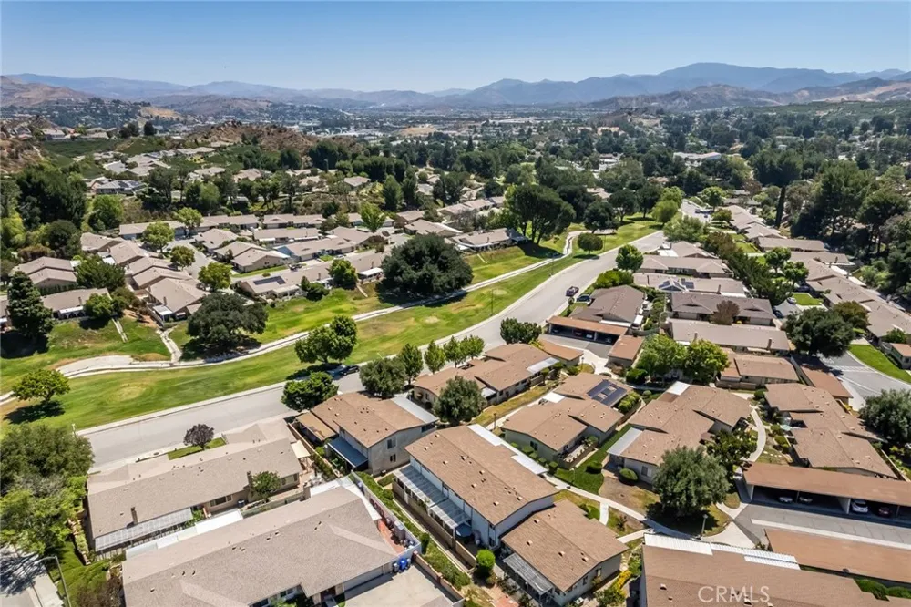 19716 Avenue Of The Oaks Newhall, CA 91321