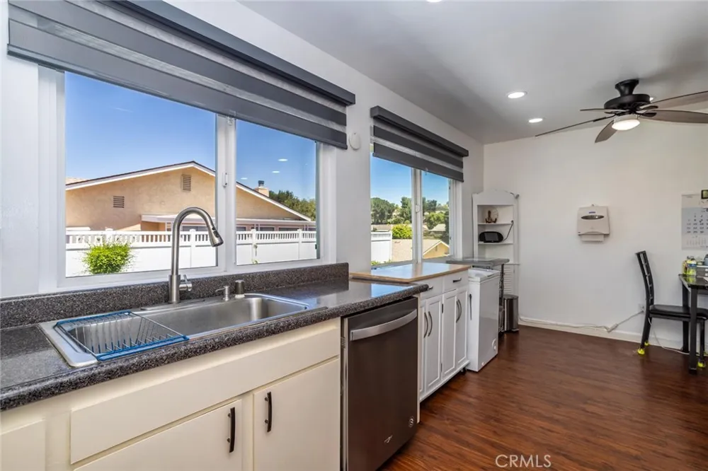 19716 Avenue Of The Oaks Newhall, CA 91321