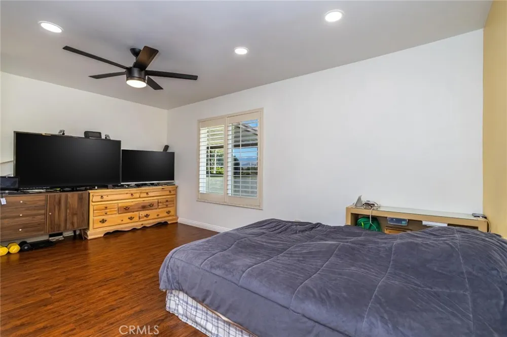 19716 Avenue Of The Oaks Newhall, CA 91321