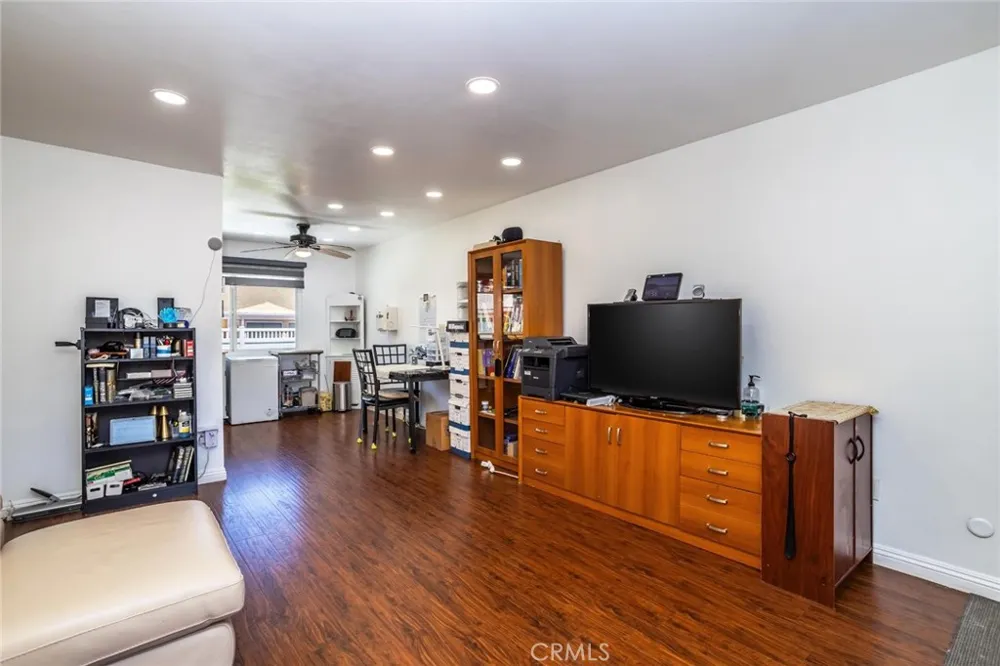 19716 Avenue Of The Oaks Newhall, CA 91321