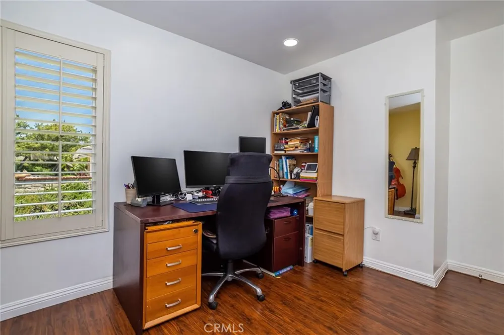 19716 Avenue Of The Oaks Newhall, CA 91321