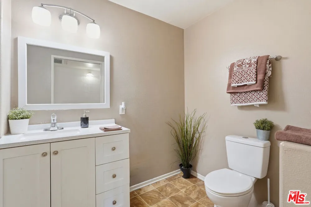 1050 Harbor Heights Drive #C Harbor City, CA 90710