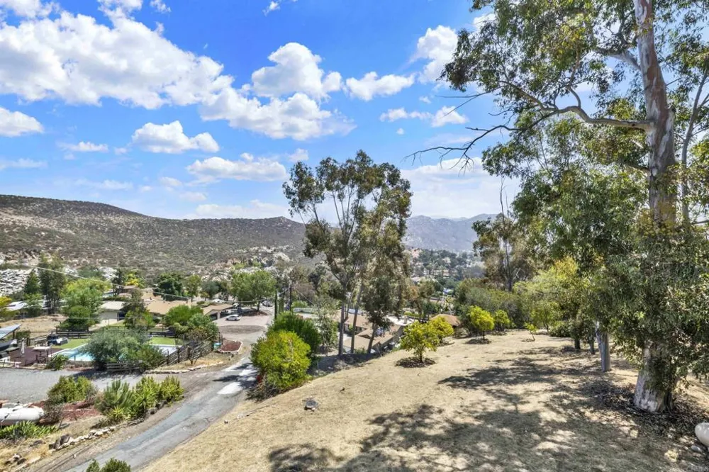 11941 Rocoso Road Lakeside, CA 92040
