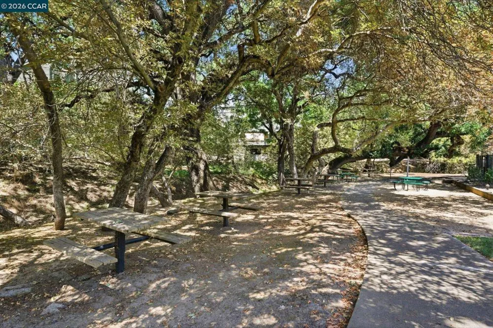 400 Suntree Ln #402 Pleasant Hill, CA 94523