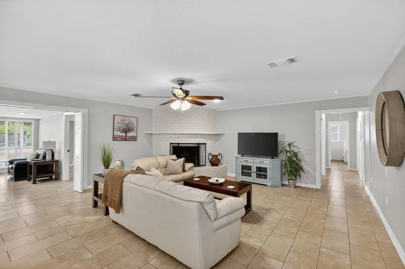 115 S Cedar Street Lake Jackson, TX 77566