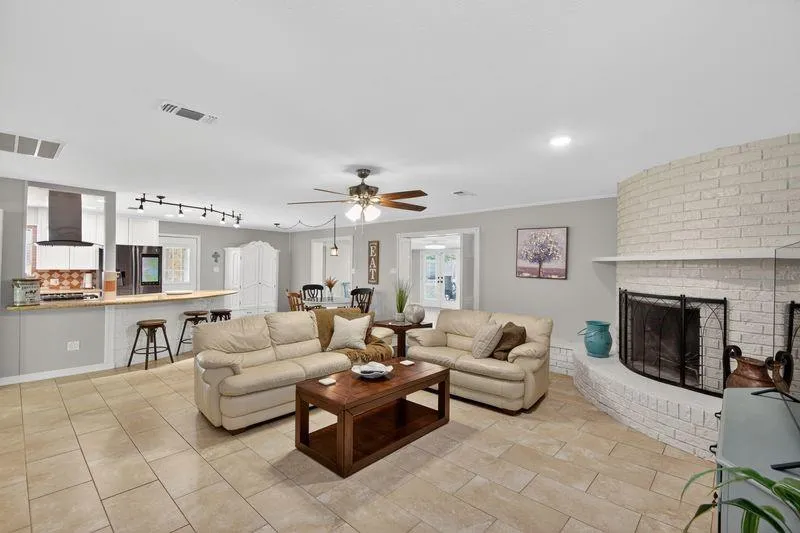 115 S Cedar Street Lake Jackson, TX 77566