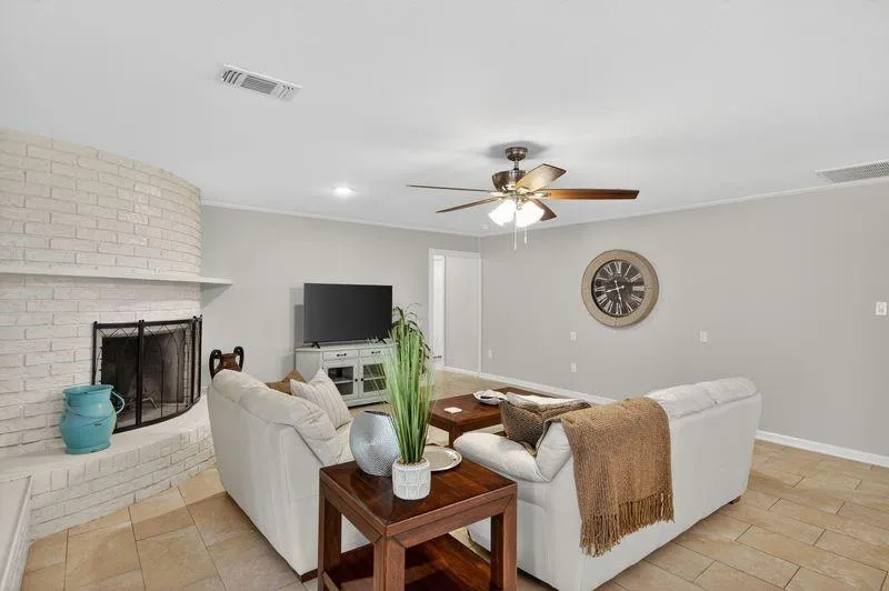 115 S Cedar Street Lake Jackson, TX 77566