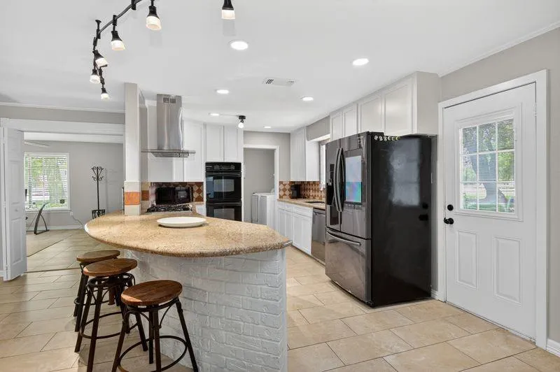 115 S Cedar Street Lake Jackson, TX 77566