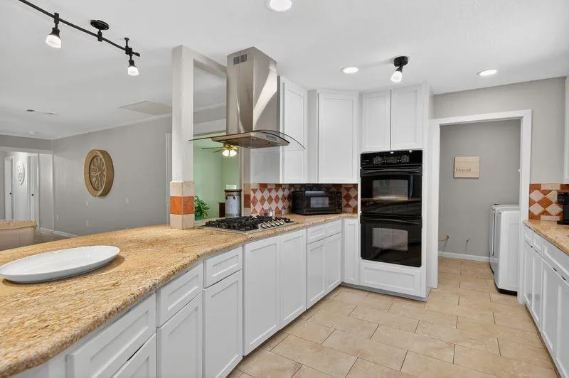 115 S Cedar Street Lake Jackson, TX 77566