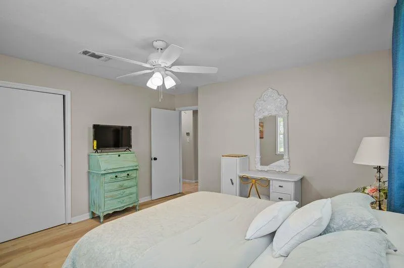 115 S Cedar Street Lake Jackson, TX 77566