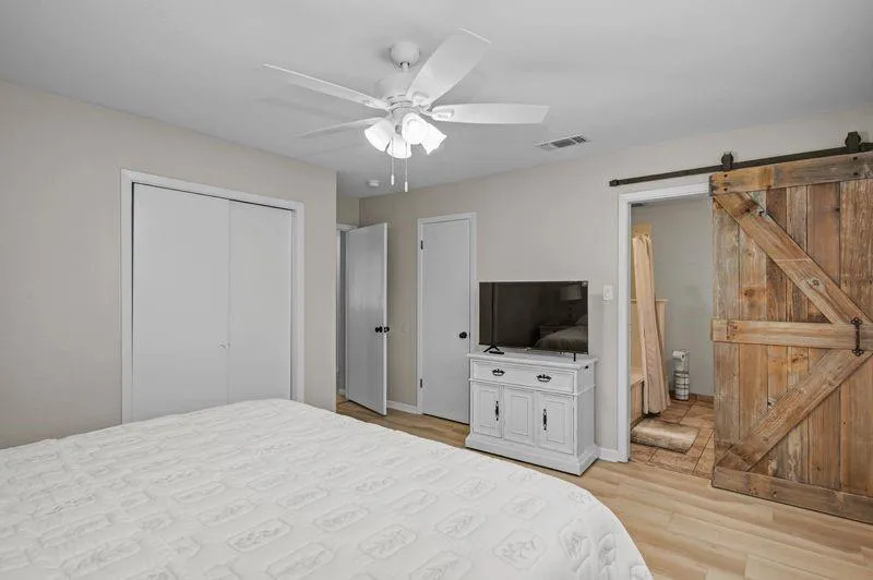 115 S Cedar Street Lake Jackson, TX 77566