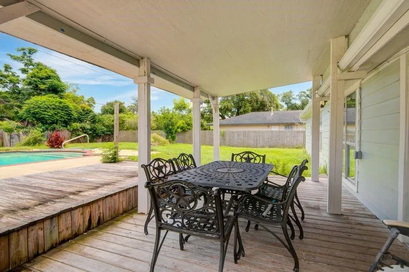 115 S Cedar Street Lake Jackson, TX 77566