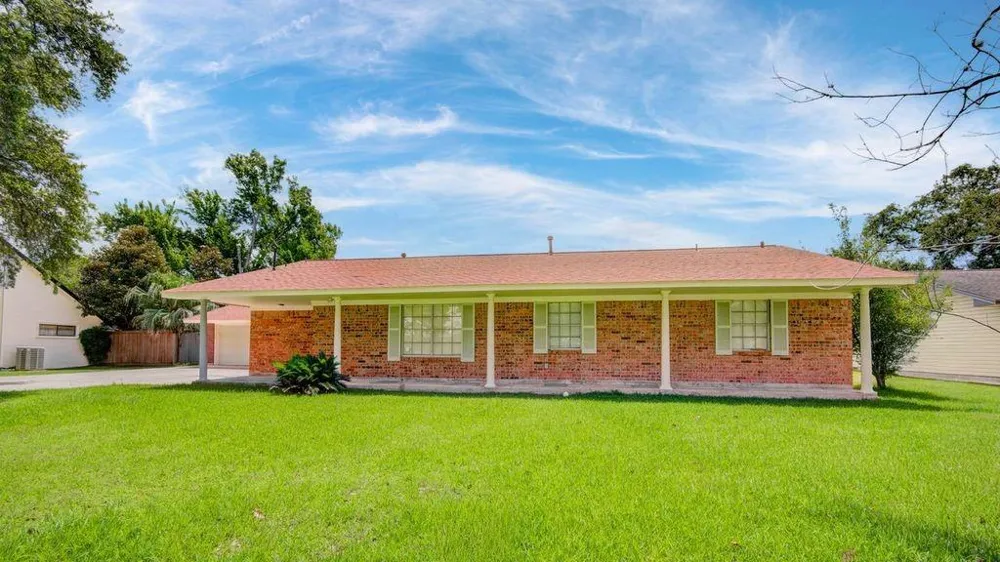 115 S Cedar Street Lake Jackson, TX 77566