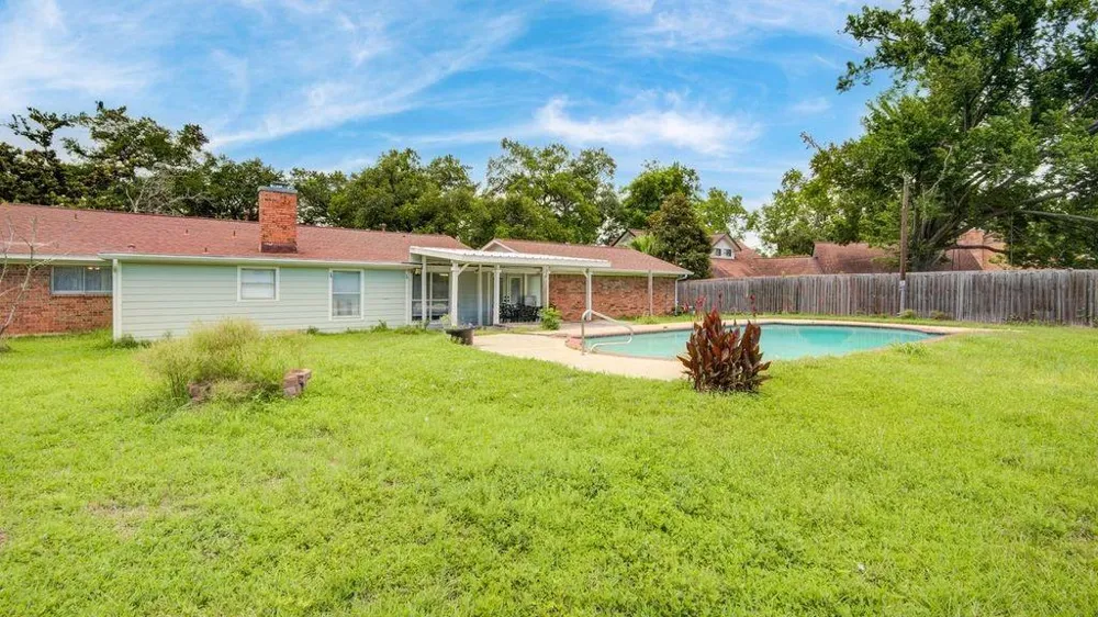 115 S Cedar Street Lake Jackson, TX 77566