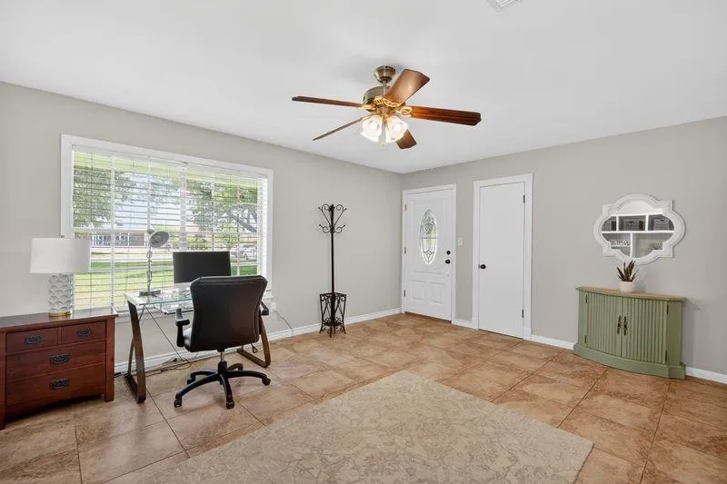 115 S Cedar Street Lake Jackson, TX 77566