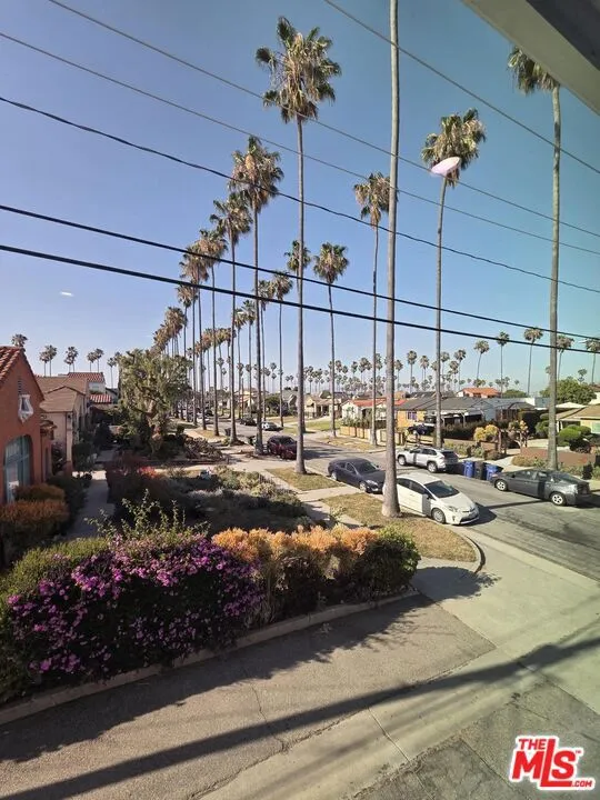 5353 S Harcourt Avenue Windsor Hills, CA 90043