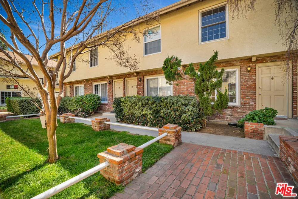 10065 De Soto Avenue #304 Chatsworth, CA 91311