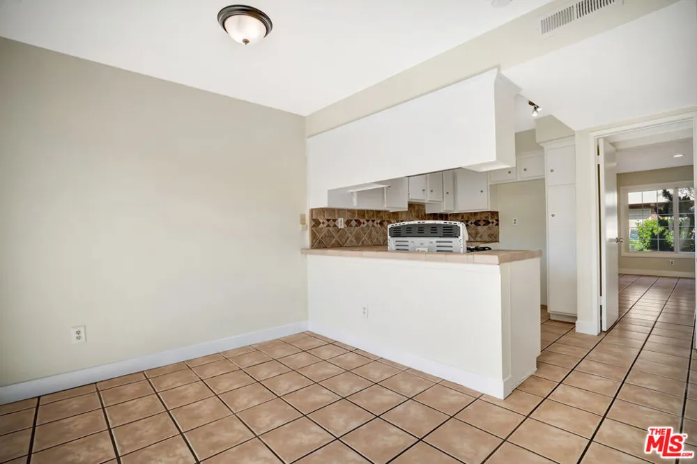 10065 De Soto Avenue #304 Chatsworth, CA 91311