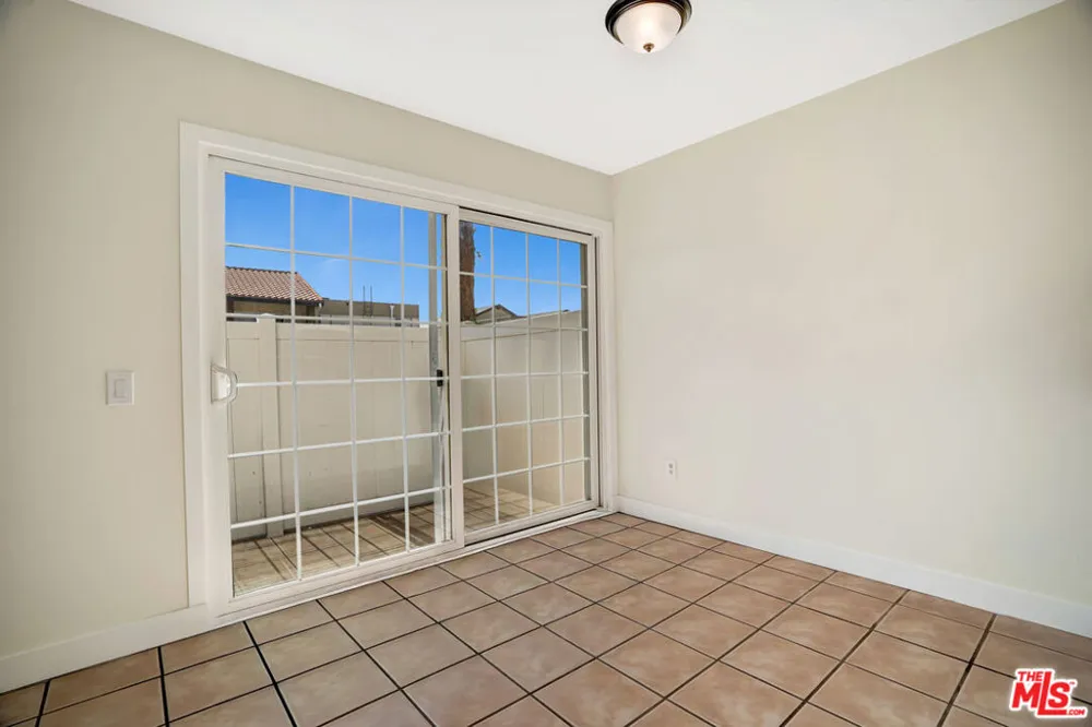 10065 De Soto Avenue #304 Chatsworth, CA 91311