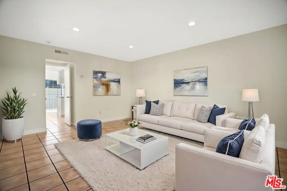 10065 De Soto Avenue #304 Chatsworth, CA 91311