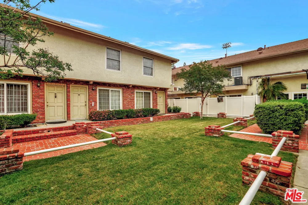 10065 De Soto Avenue #304 Chatsworth, CA 91311