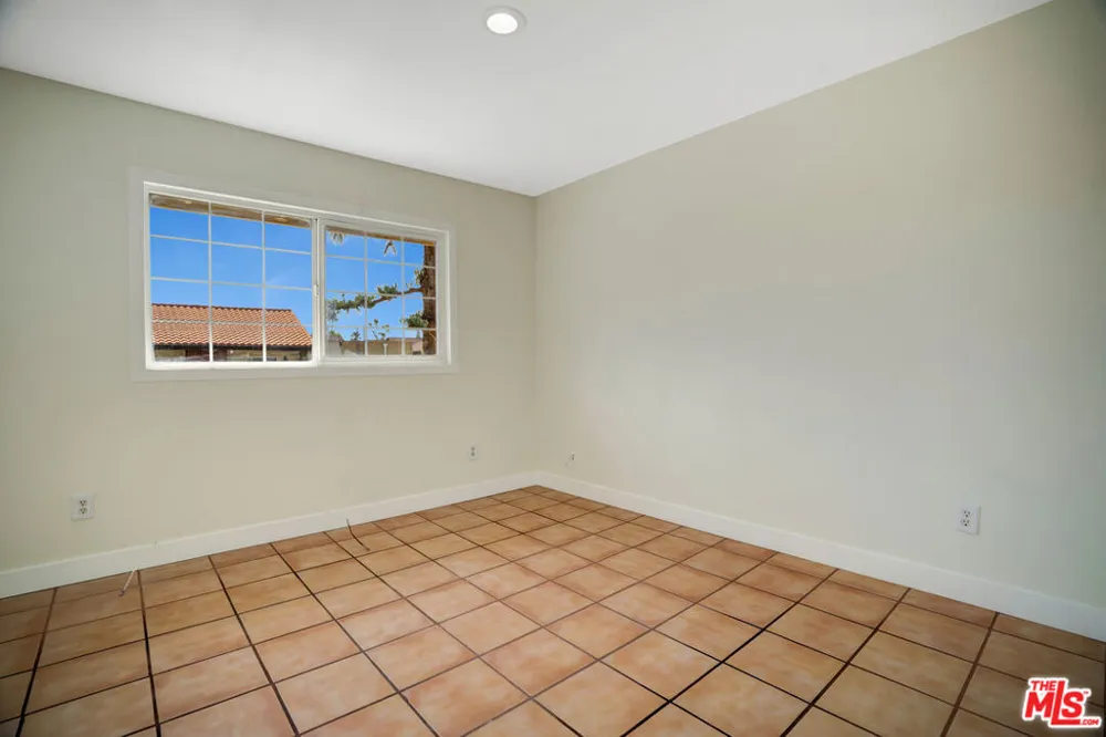10065 De Soto Avenue #304 Chatsworth, CA 91311