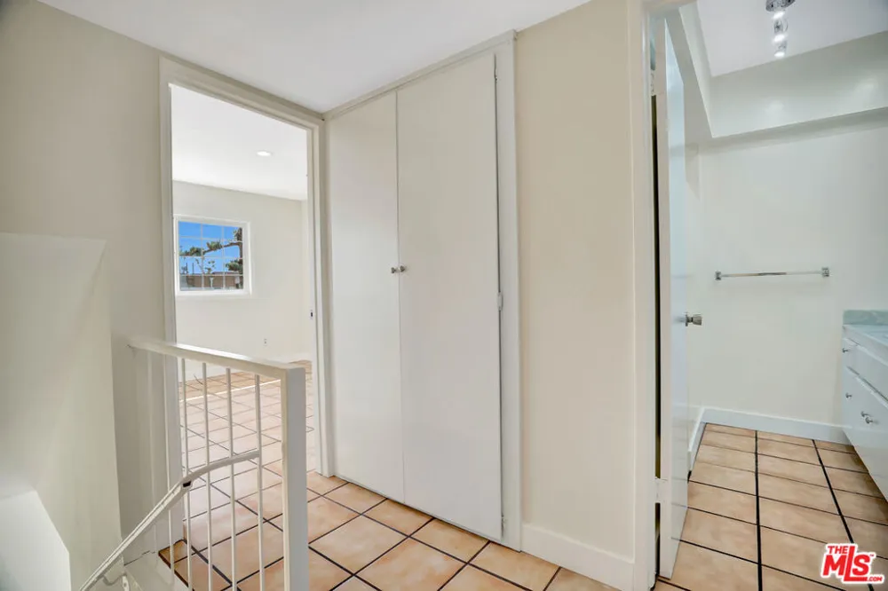10065 De Soto Avenue #304 Chatsworth, CA 91311