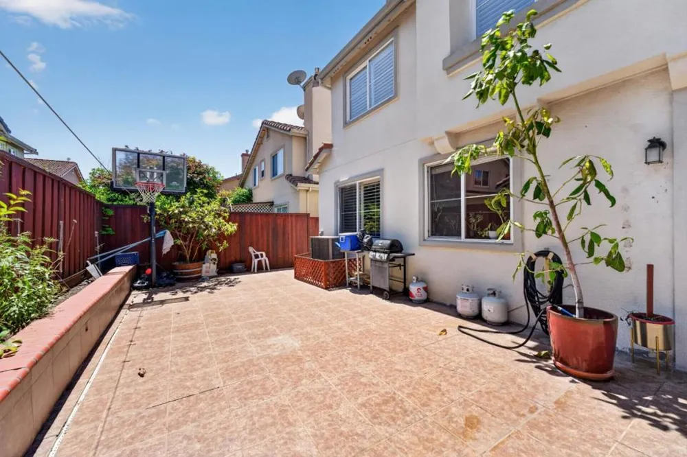 34237 Torrey Pine Lane Union City, CA 94587