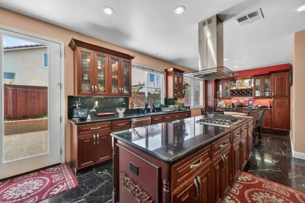34237 Torrey Pine Lane Union City, CA 94587