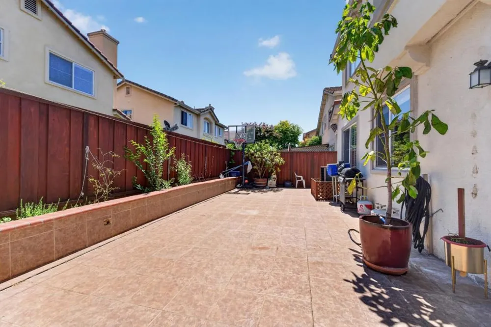 34237 Torrey Pine Lane Union City, CA 94587