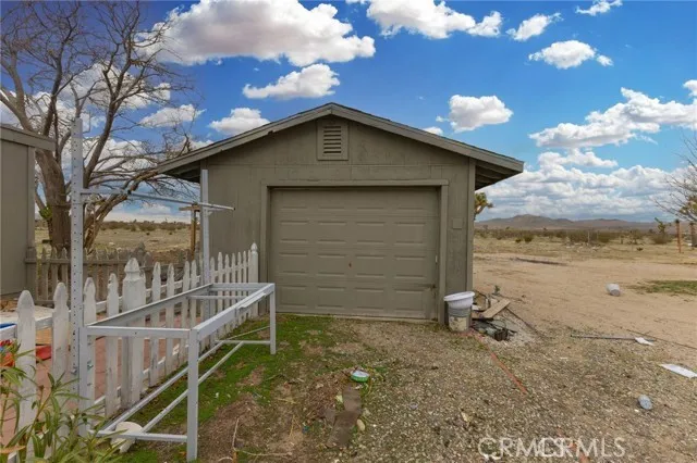 18967 Tawney Adelanto, CA 92301